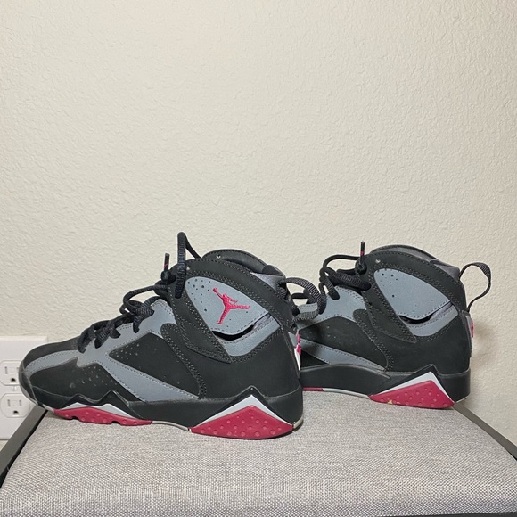 Size 4M Retro 7s - Picture 3 of 8